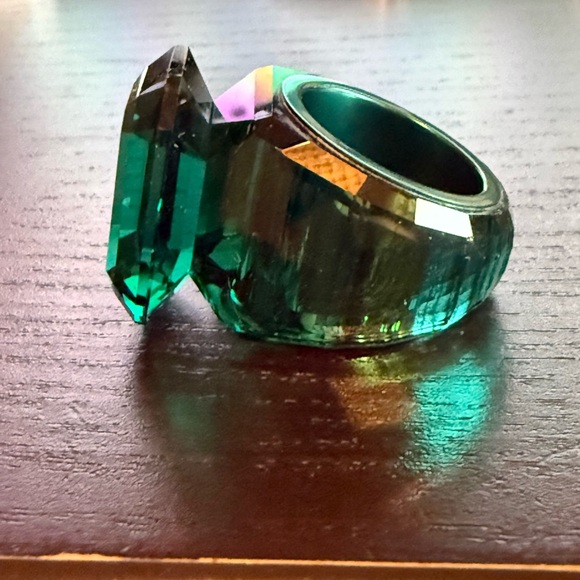 Swarovski Lucent Cocktail Ring, Octagon Cut Green, Size 8 - Picture 14 of 16